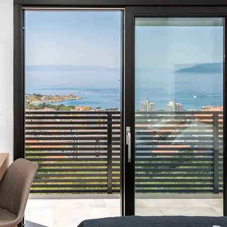 Andro Ii * Makarska